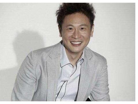 他演《神话》出名,为妻子买地种菜,如今54岁婚姻生活很幸福|张世|妻子|赵高_新浪新闻