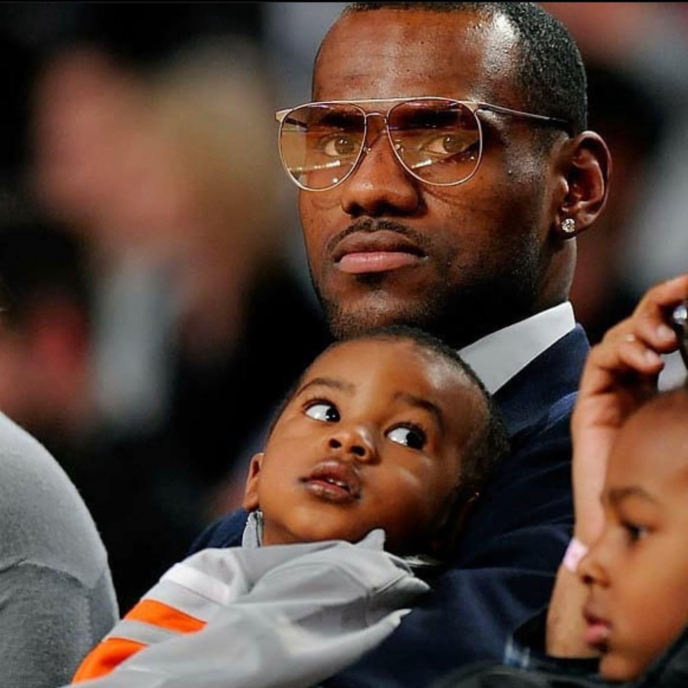 詹姆斯ins晒图祝二儿子布莱斯13岁生日快乐!_高清图集_新浪网