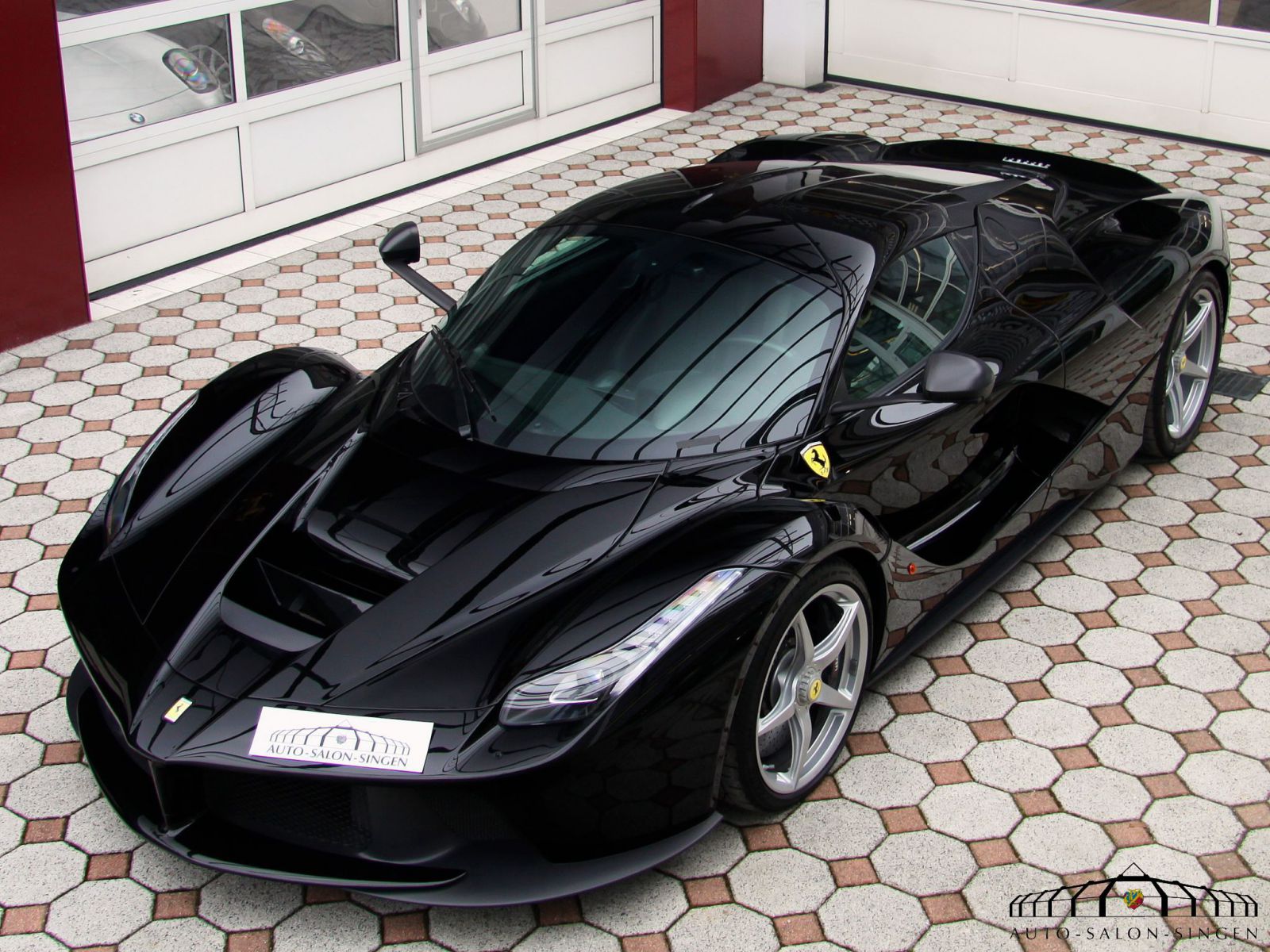 全黑法拉利laferrari