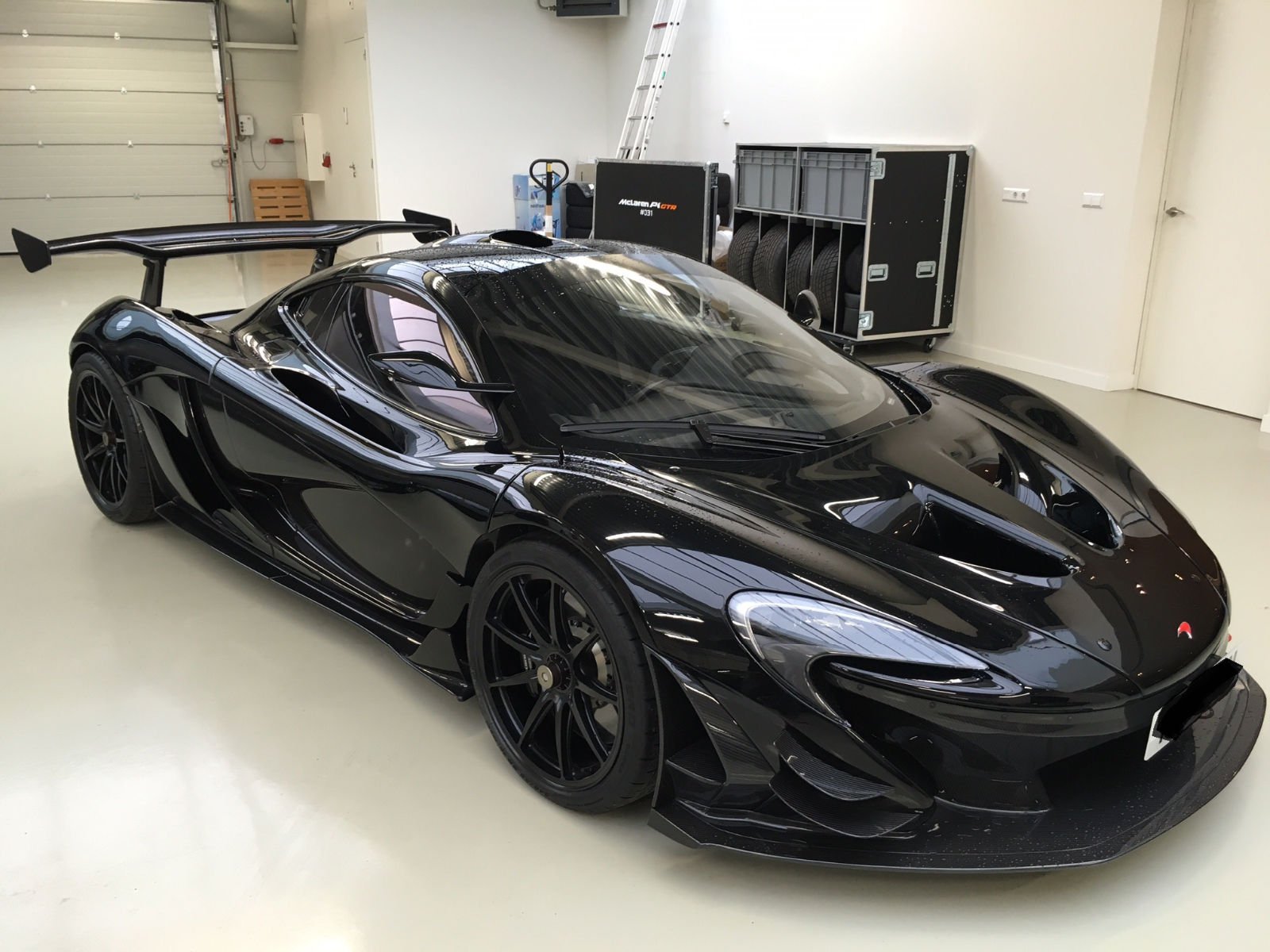 一台公路版迈凯伦mclarenp1gtr
