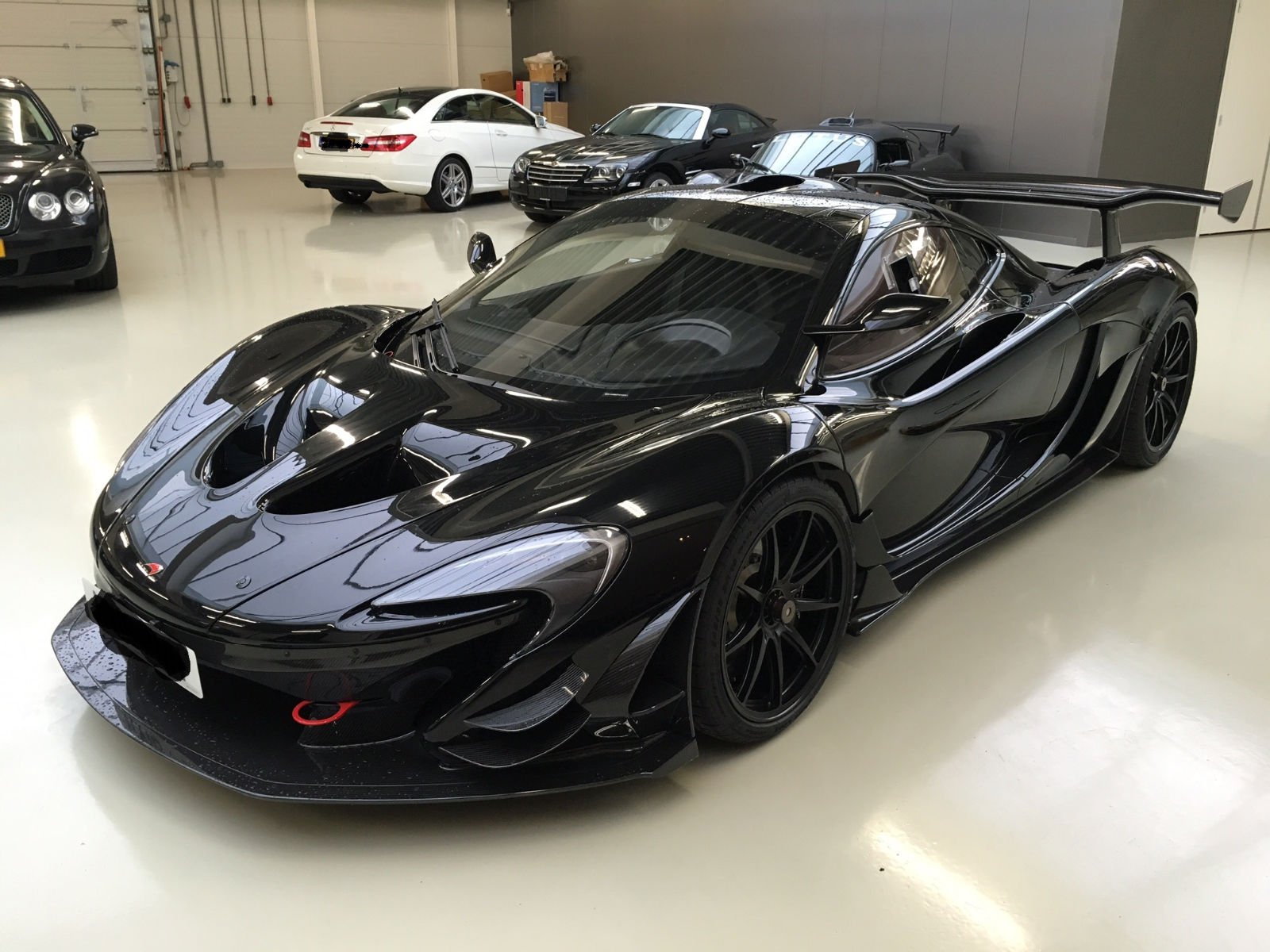 一台公路版迈凯伦mclarenp1gtr