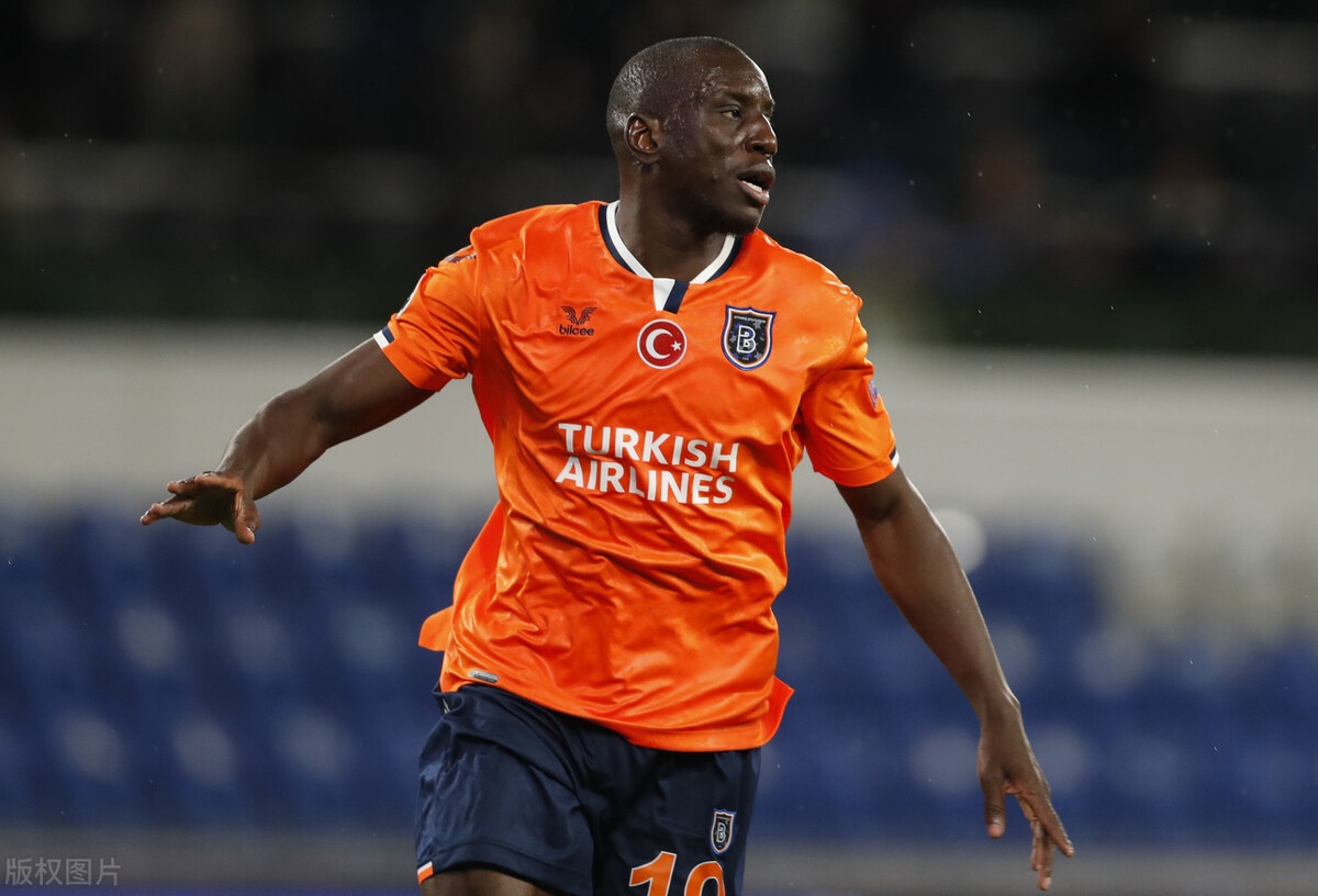 第12分钟后,曼联全线压上,维斯卡一记超远的精准过顶长传撕破曼联防线