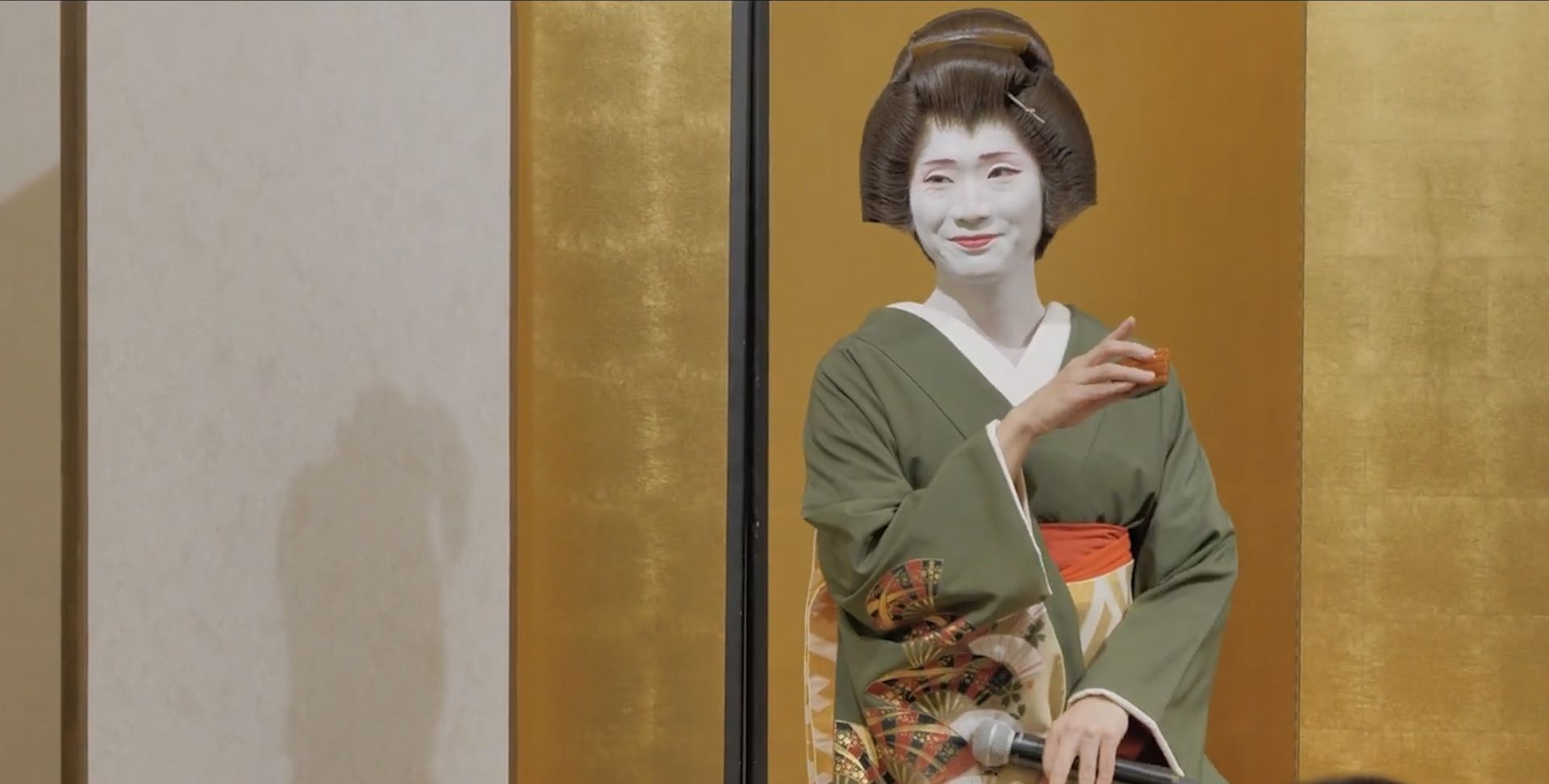 日本唯一男性艺伎,时薪15万日元,雇主有钱有势,以女性居多|艺伎|雇主