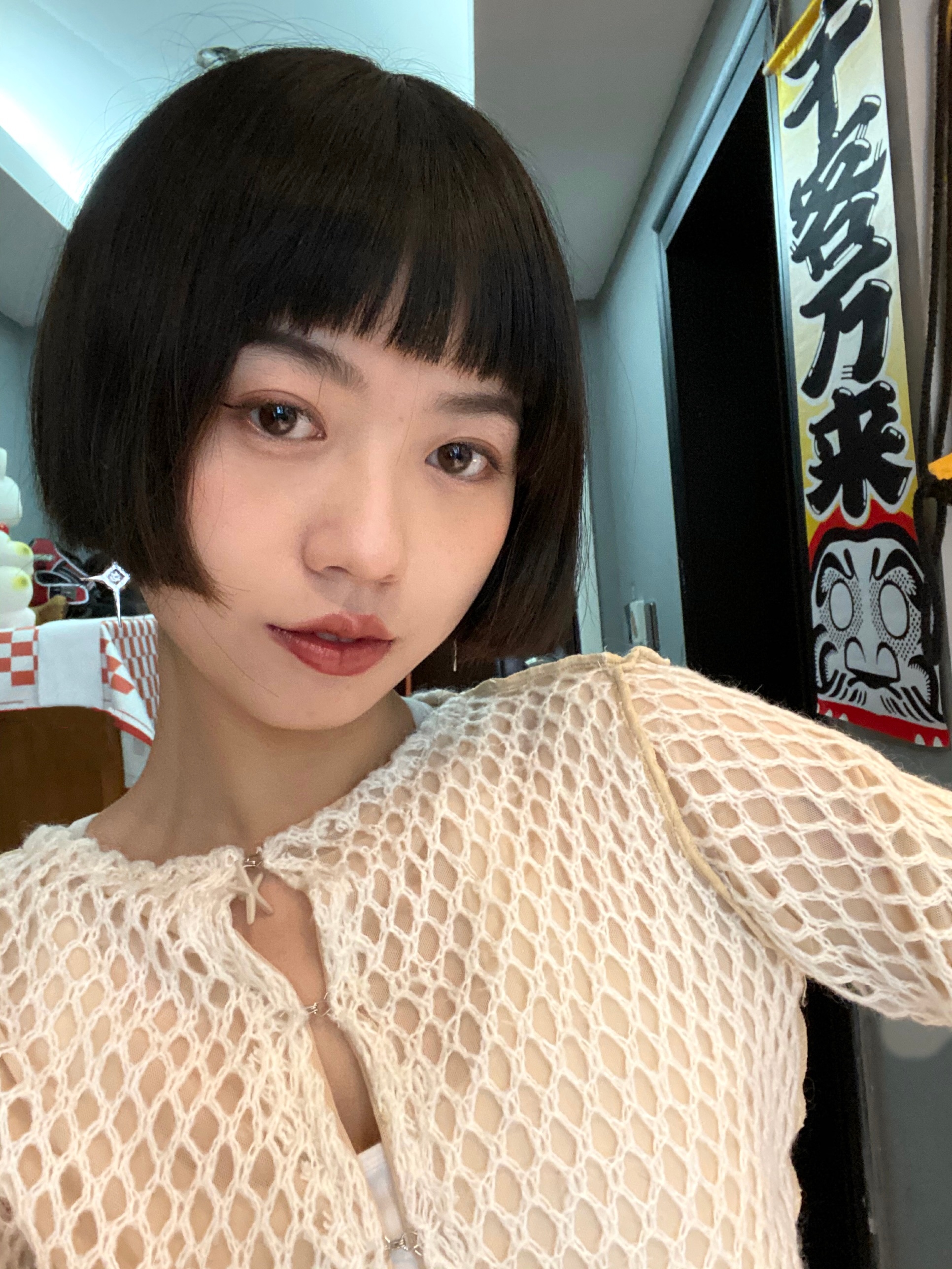 昨天自己给自己剪了个还不赖的头发