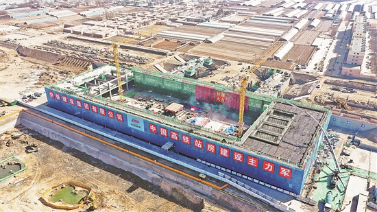 武威东站位于凉州区,以"汉唐古韵,凉州新章"为设计理念,最高聚集人数