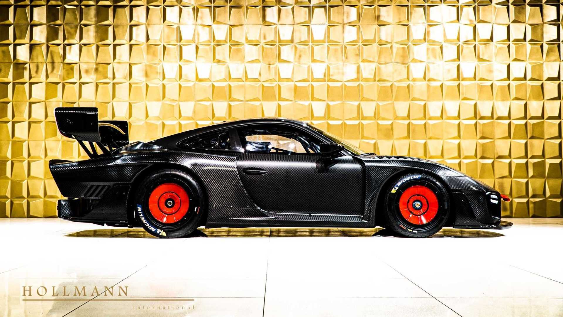 一台全新保时捷935裸碳版在海外出售,里程表仅60公里,售价1,450