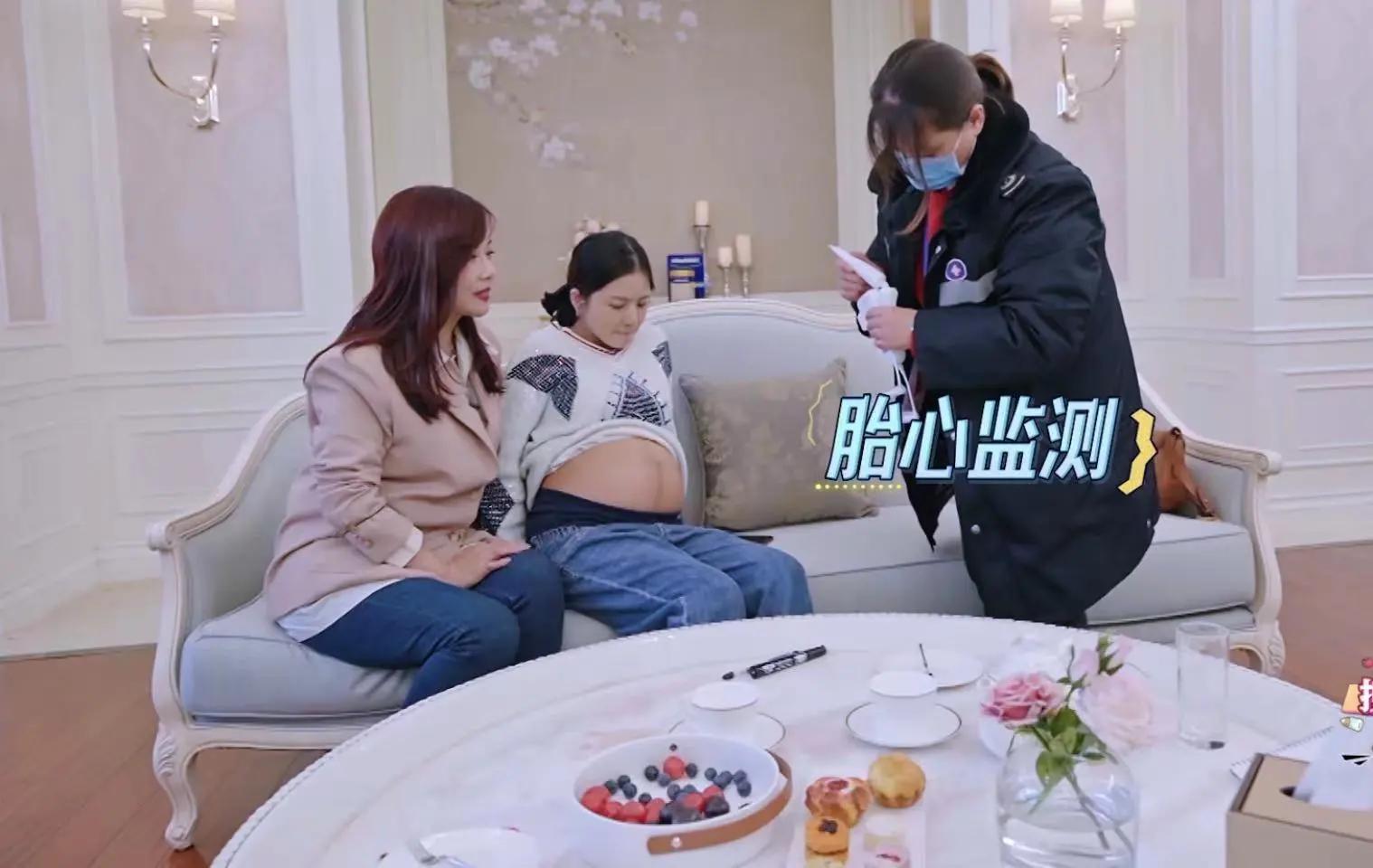 王灿录节目带护士做胎心监测露孕肚肚皮黑色妊娠线明显