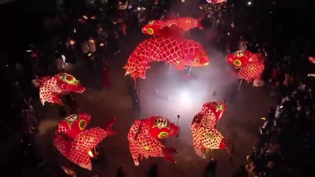 安徽歙县:徽州鱼灯闹新年 鱼灯寓意年年有余、吉祥如意_新浪新闻