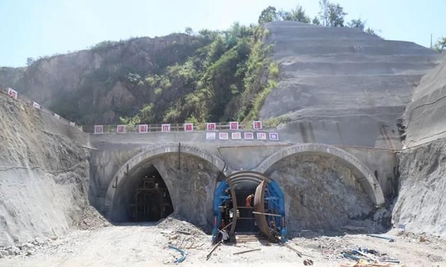 "860"行动|太和山隧道3号中导洞,贯通!