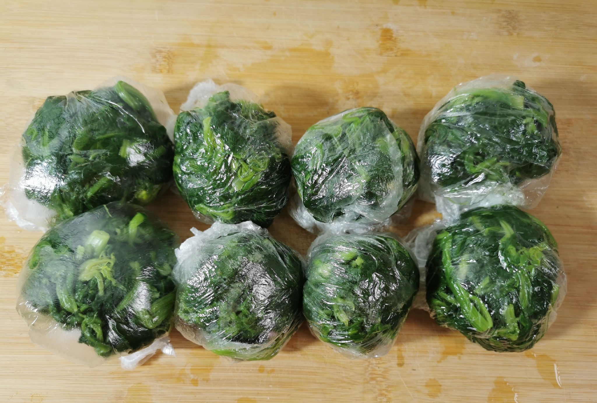 春天遇到菠菜别手软一次买50斤放入冰箱冷冻保存太省事了