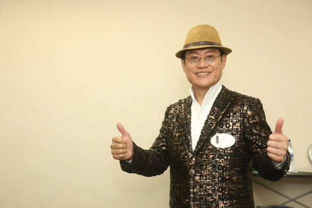 tvb"屯门王子"70岁生日望长寿,曾是台柱之一|屯门|邓英敏|台柱_新浪