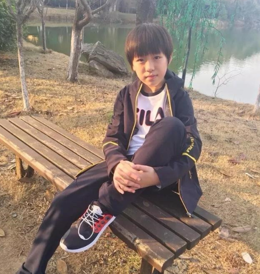 出身普通被文章捧红,曾出演《爱情公寓》,才15岁演戏超20部