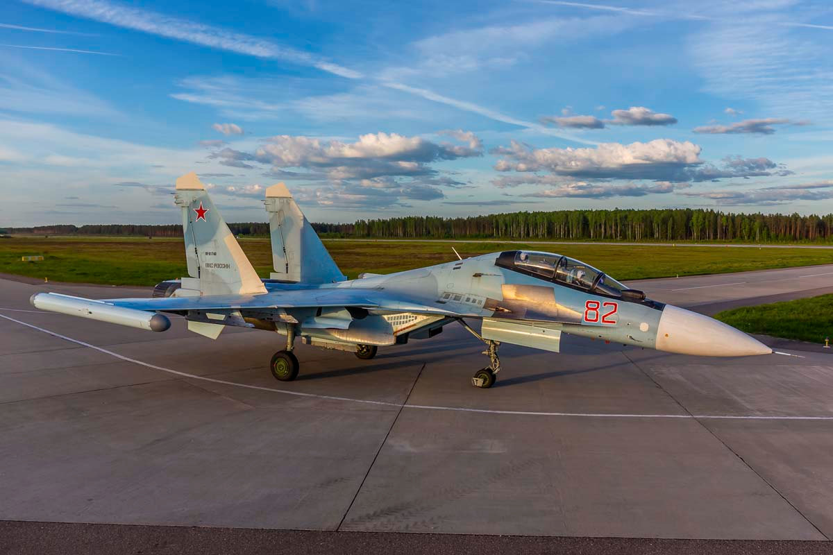 苏35和米格31战斗机的机组人员在特维尔地区进行了示范飞行