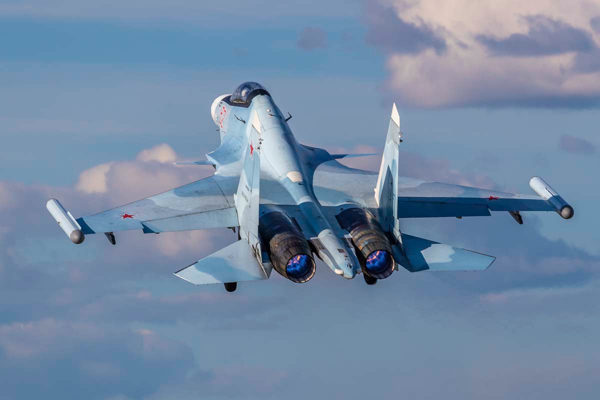 苏35和米格31战斗机的机组人员在特维尔地区进行了示范飞行