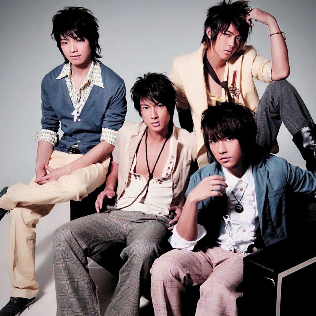 吴尊辰亦儒汪东城逛街被偶遇三人搞怪自拍兄弟情深飞轮海三缺一意难平