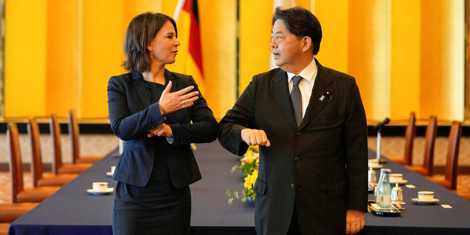 德国电视二台(zdf)11日报道,贝尔伯克11日在与日本外相林芳正会谈时