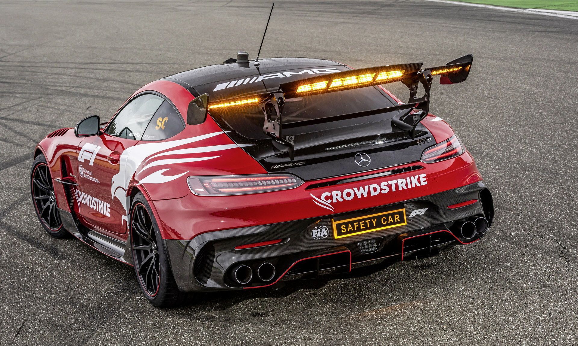 奔驰amg推出史上最强安全车与医疗车