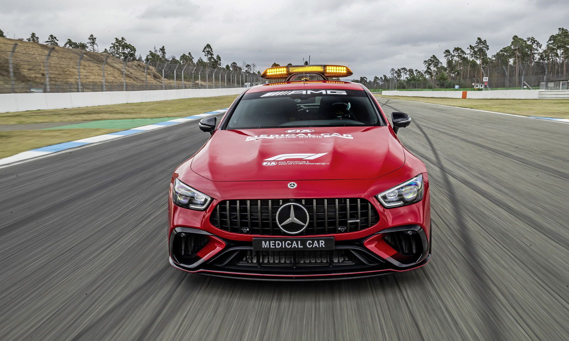 奔驰amg推出史上最强安全车与医疗车