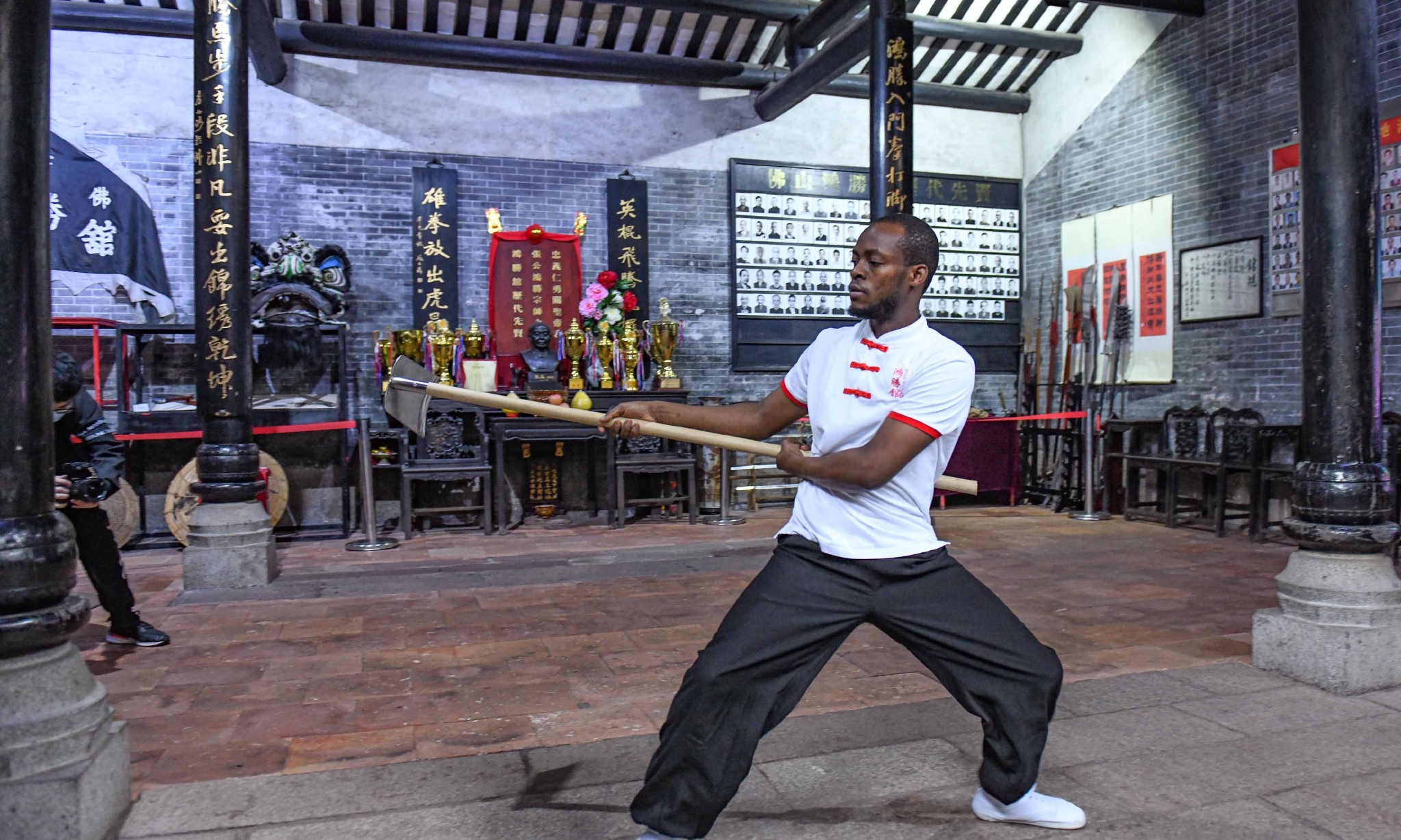 其实,佛山的功夫文化历史悠久,名扬世界的"中国功夫"发扬和传承,佛山
