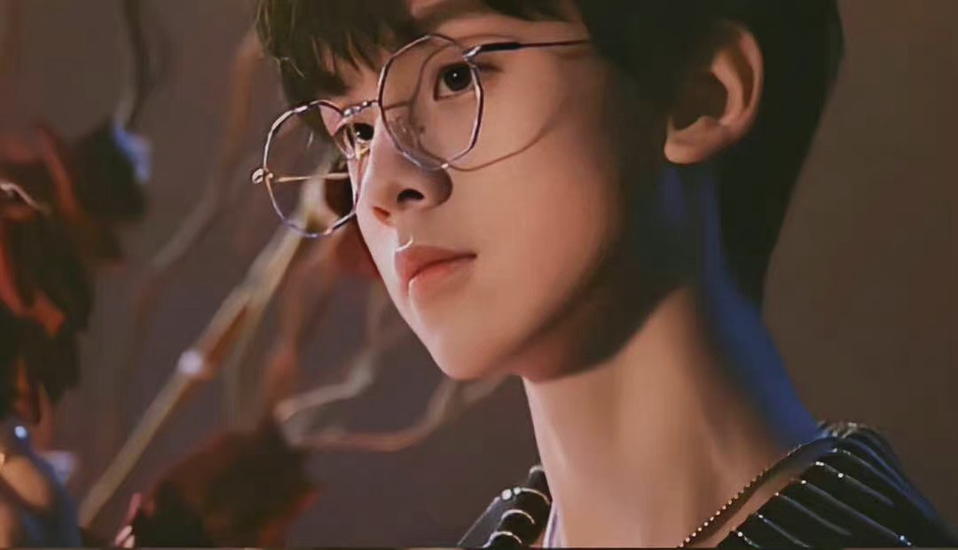 戴眼镜的左航合集 时尚感与斯随意切换 元气又活力的青春少年__财经