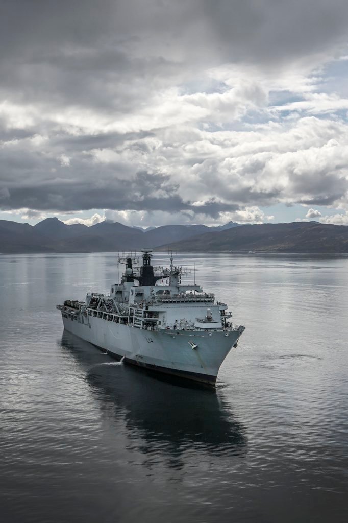 英国皇家海军登陆舰正在欧洲延海进行登陆演习