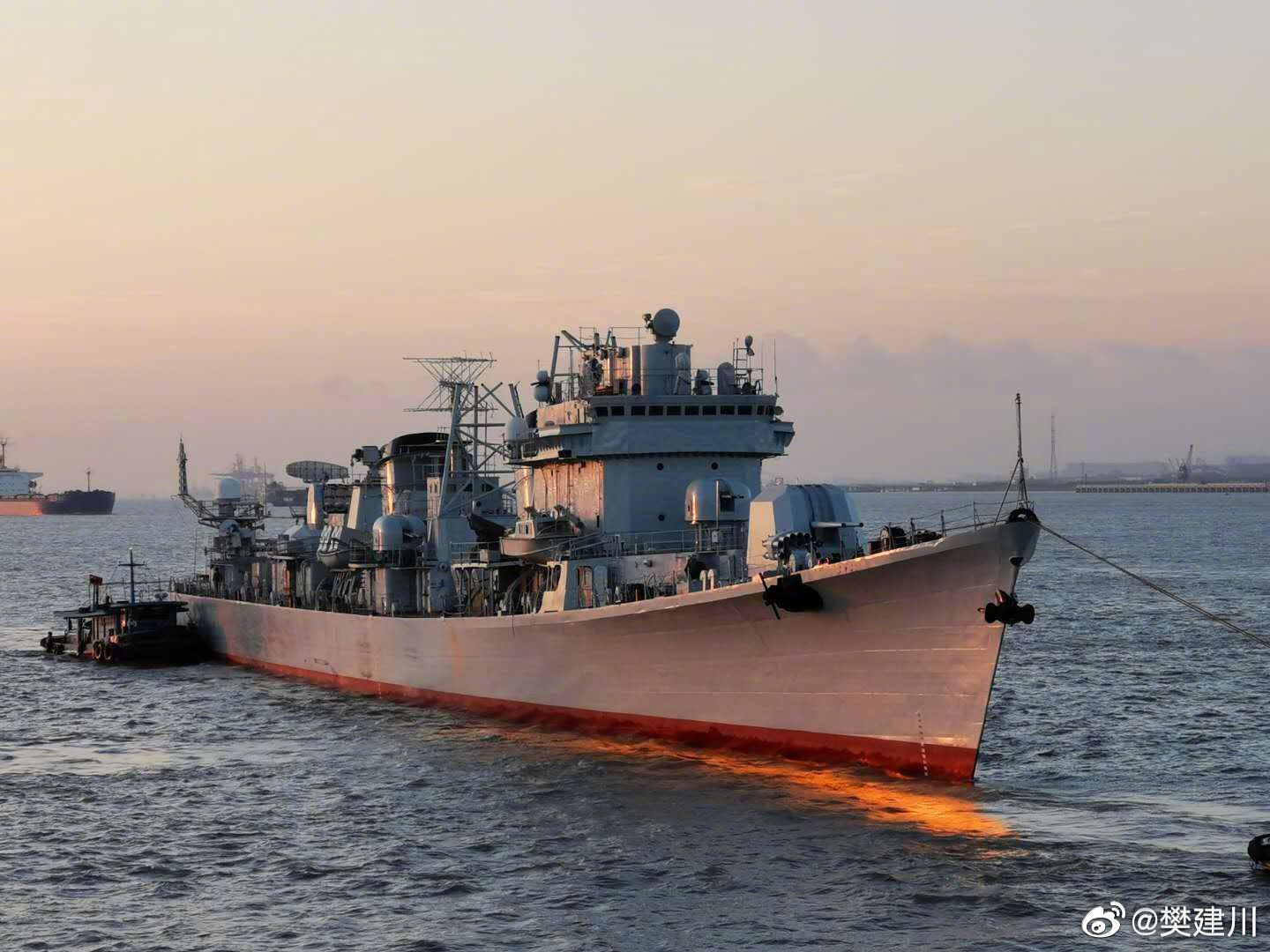 醒了第一默:咱的大驱到啥地了哎?掐指又一默:嗯