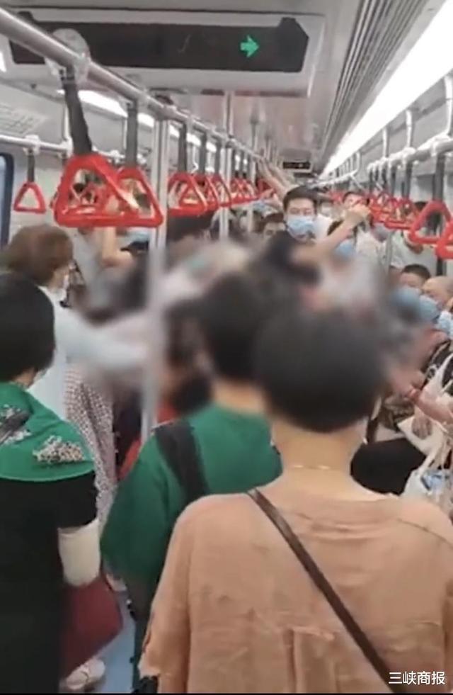 什么仇什么怨？上海地铁回应两女子互扇耳光厮打：涉事两女子已被依法处以行政拘留休闲区蓝鸢梦想 - Www.slyday.coM