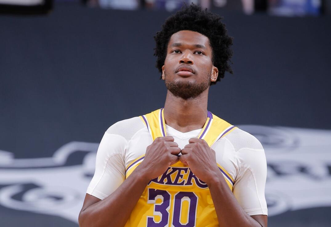 湖人计划续签琼斯10天,他30分钟4帽抢位无惧考神?