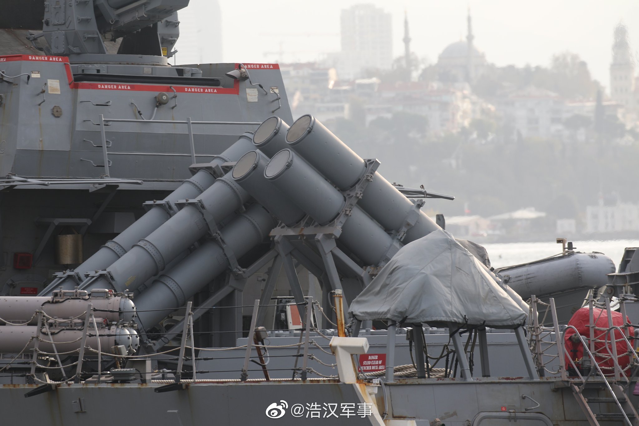 美国海军阿利伯克级驱逐舰第28艘波特号离开黑海访问伊斯坦布尔
