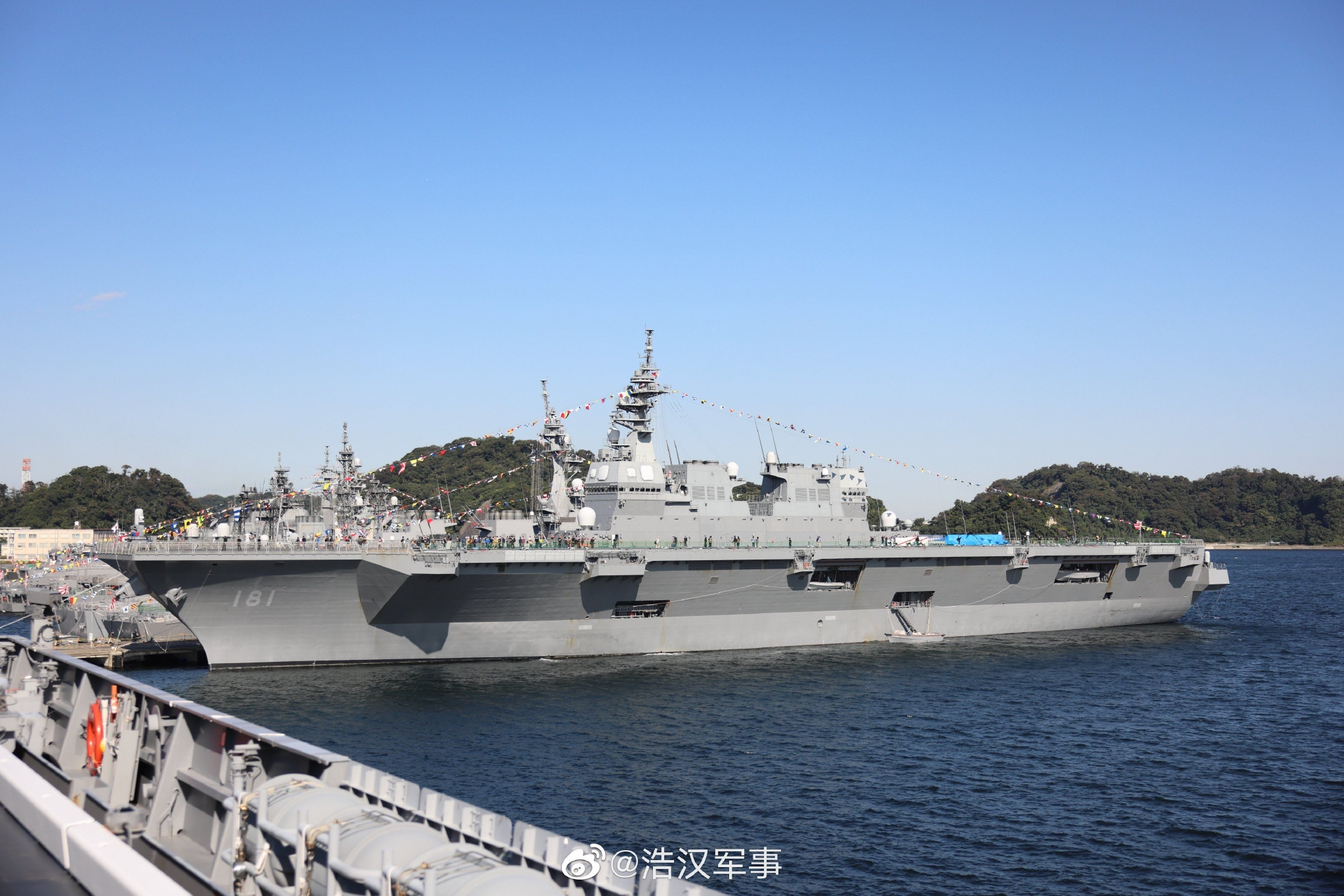 日本海自两艘准航母在横须贺开放__财经头条