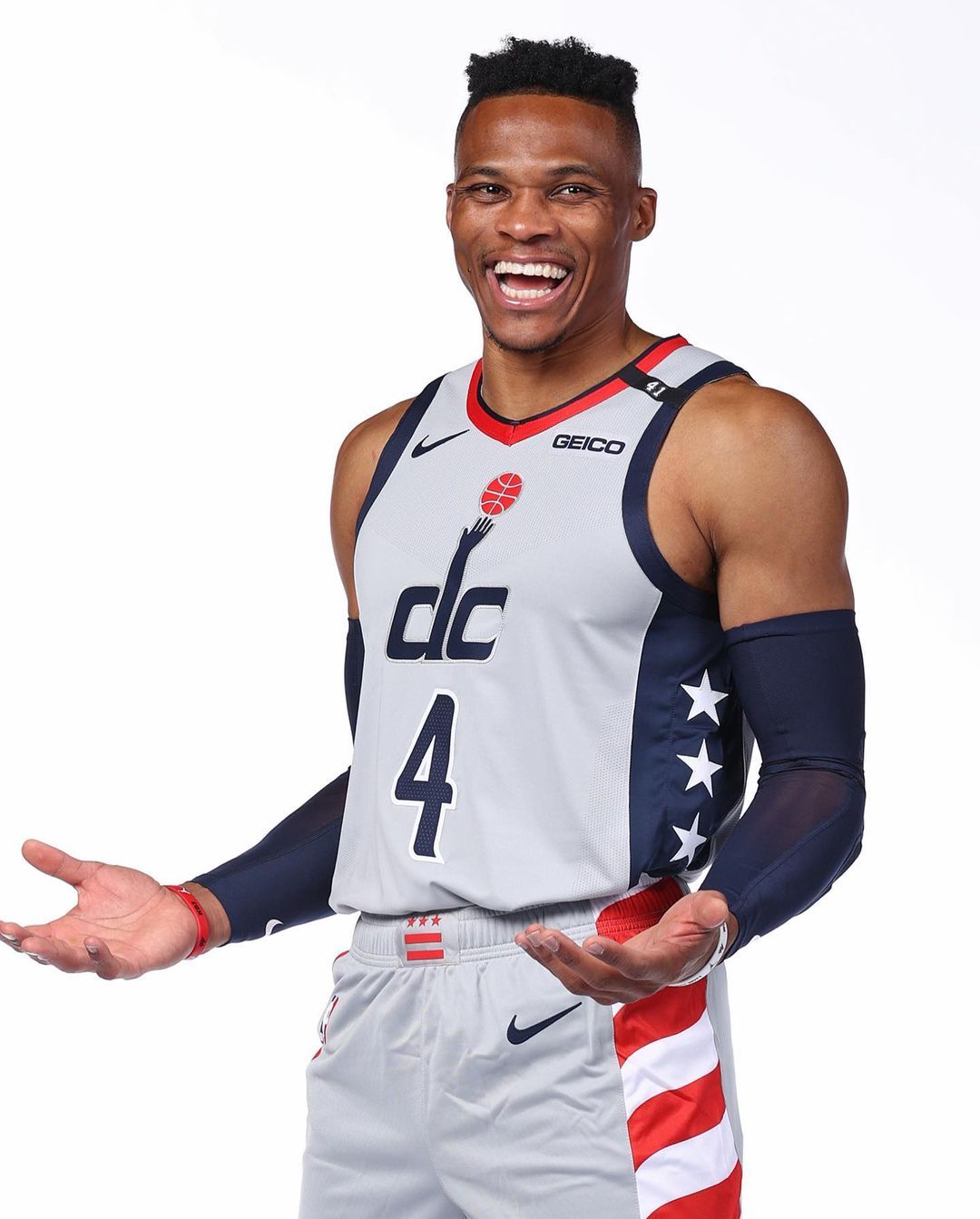 威少拍摄奇才定妆照.