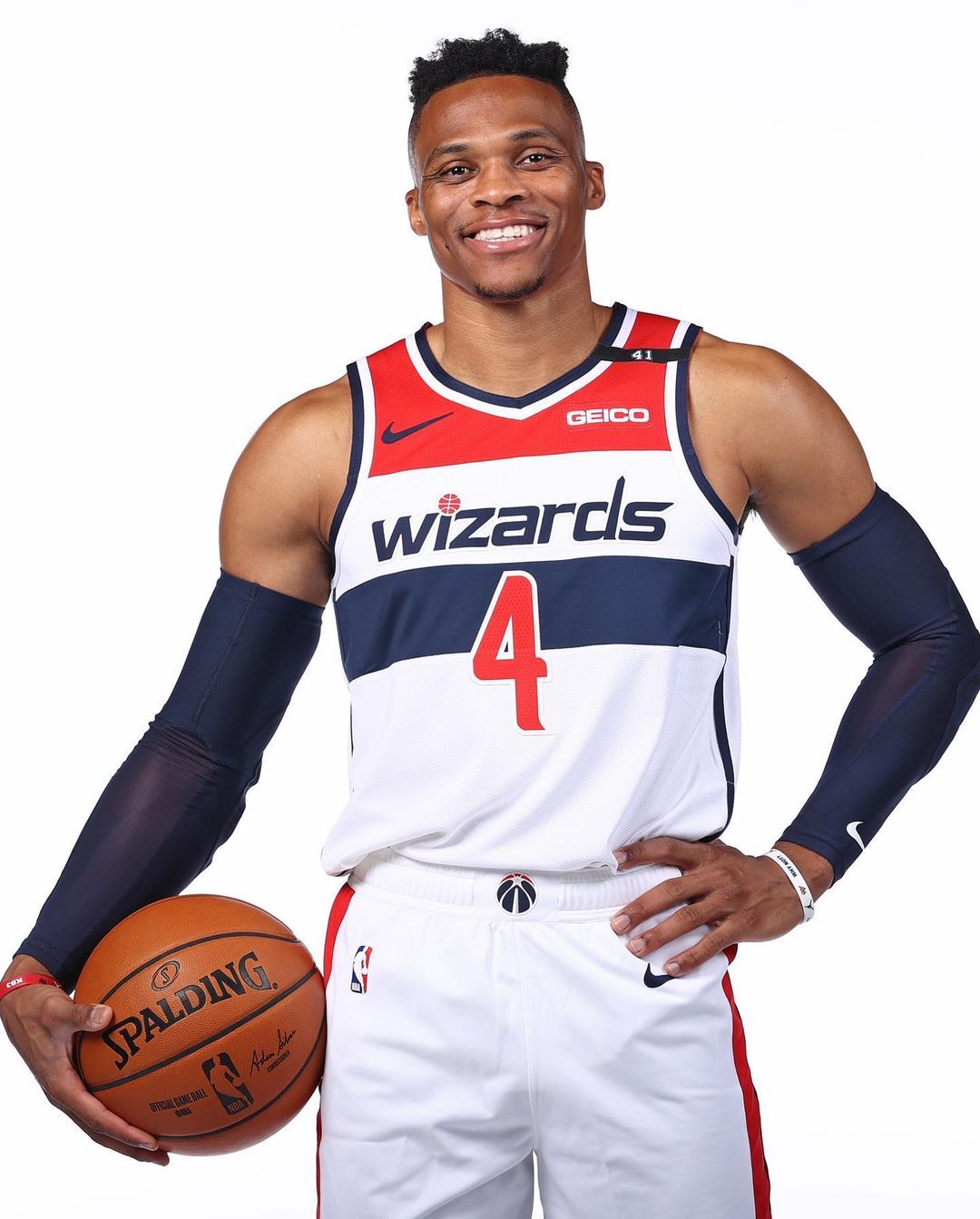 威少拍摄奇才定妆照.