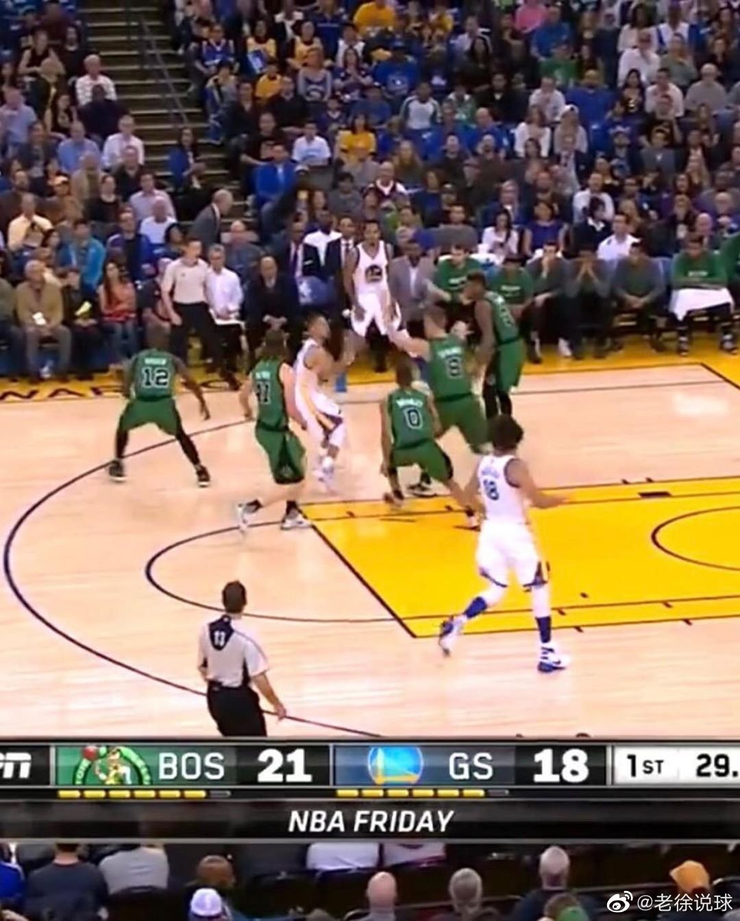 库里——被四人包夹,这待遇我已经很熟悉了!