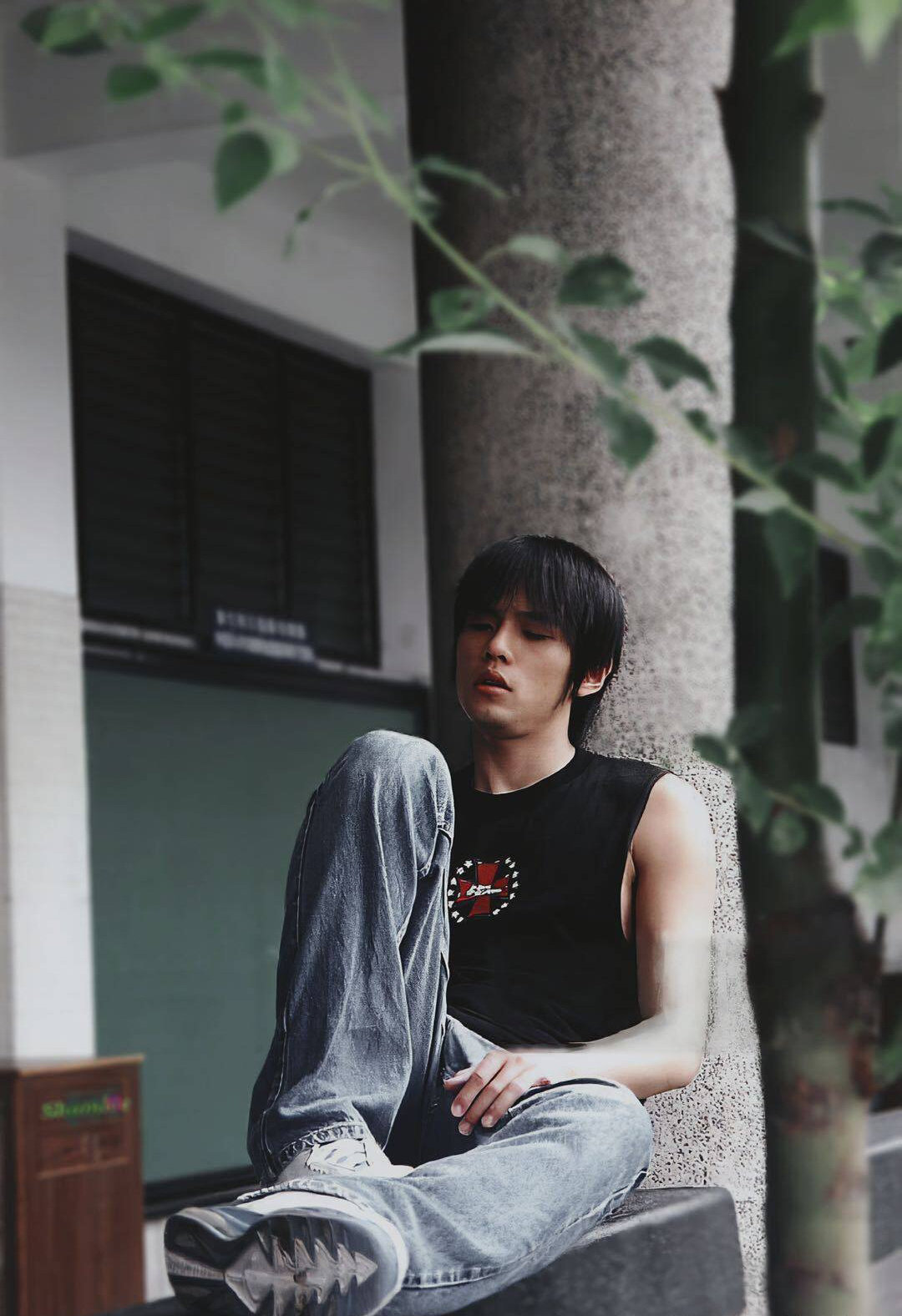 周杰伦年轻时可真是氛围感拉满了__财经头条