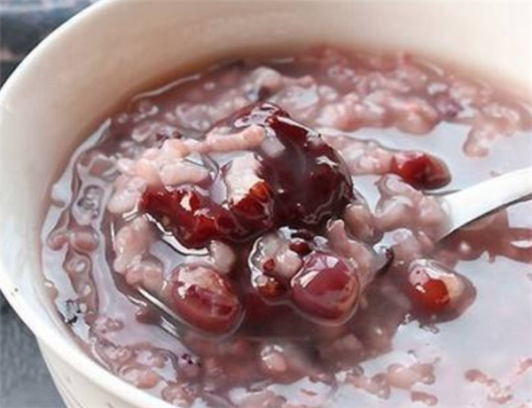 都说煮粥时加点碱粥会变得黏稠好喝是真的吗别再犯傻了