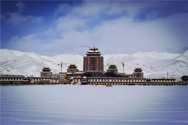 各莫寺又稱慧園寺,是世界藏學府拉卜楞寺的分寺之一,以其宏大的寺廟