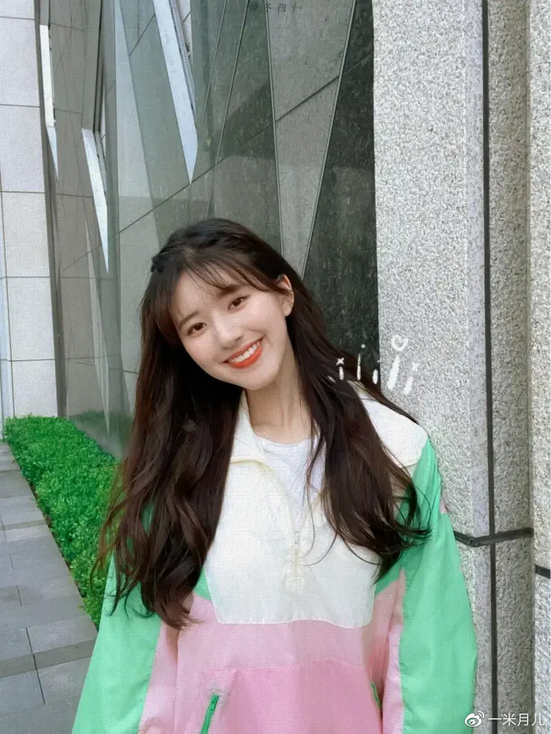 赵露思接受采访时，走好人生的一步，家人是坚强的后盾休闲区蓝鸢梦想 - Www.slyday.coM