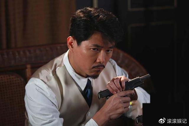 当然也有迷失方向的海顿导演,曾经也是一名演员通过《犬王》而出道.