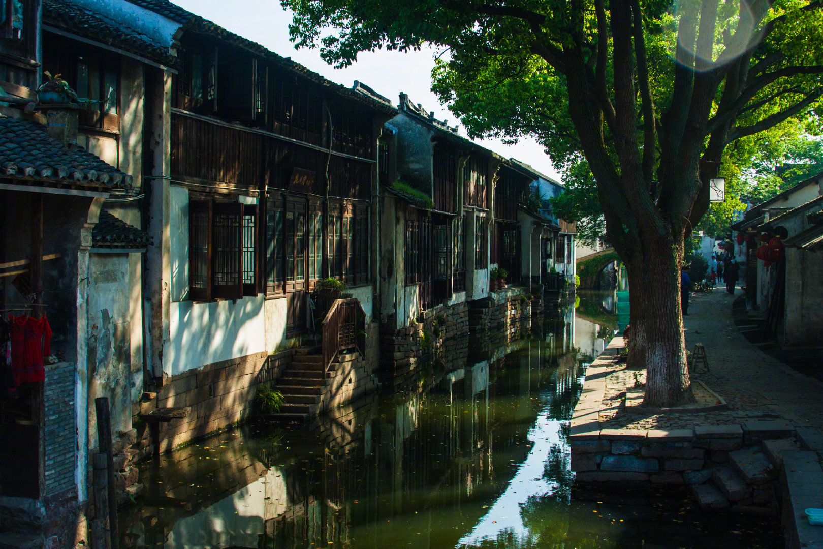 周庄是一座江南小镇有中国第一水乡之誉