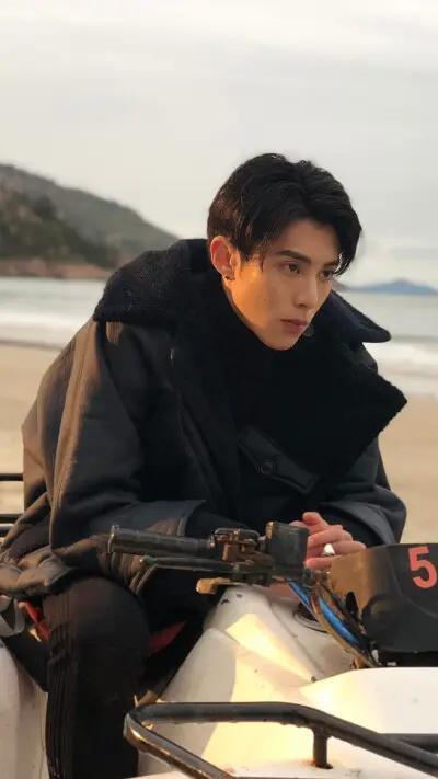 插队绯闻以后，王鹤棣上演写真大片，网友：热议不断休闲区蓝鸢梦想 - Www.slyday.coM