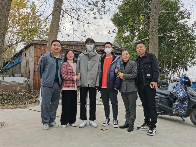 被拐儿童孙卓回家：迟到14年的团圆饭休闲区蓝鸢梦想 - Www.slyday.coM