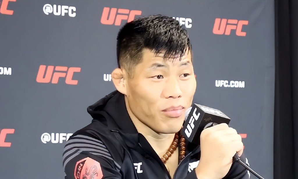 气愤！李景亮身披国旗或遭UFC重罚，拼死拼活赚的血汗钱要没了休闲区蓝鸢梦想 - Www.slyday.coM