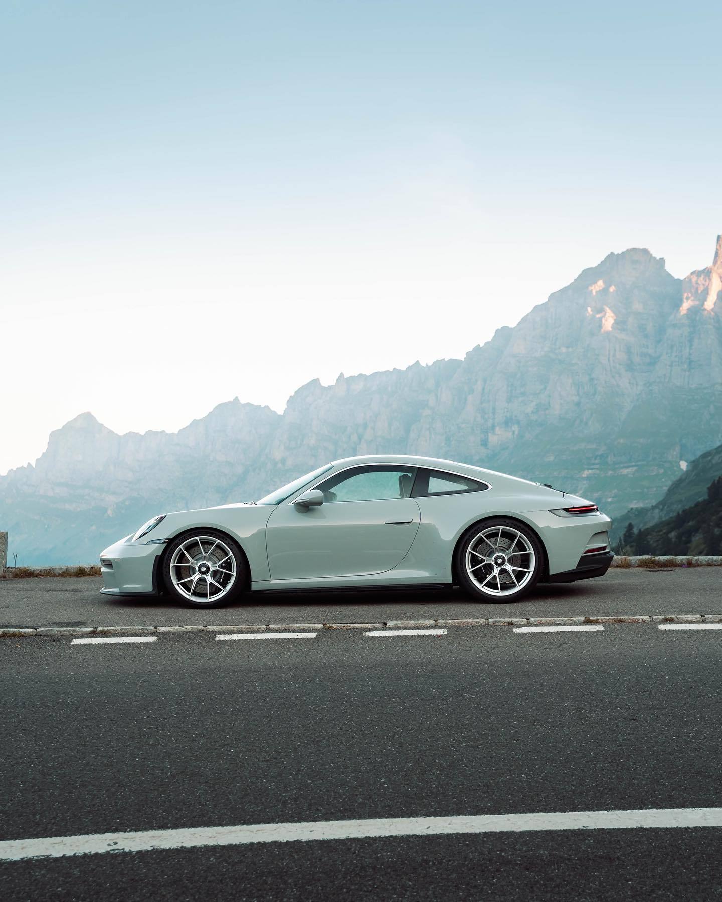 保时捷911 (992) gt3 touring pts 63a sport classic……__财经头条