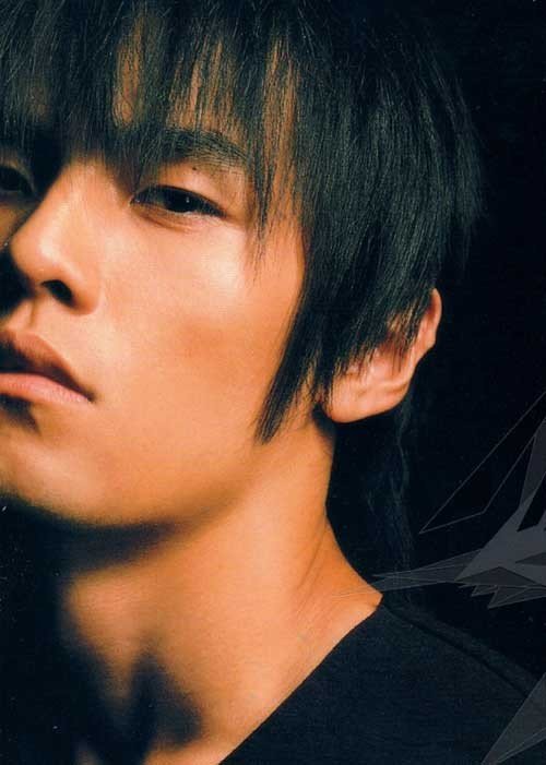 周杰伦 早期随专辑附赠的写真__财经头条