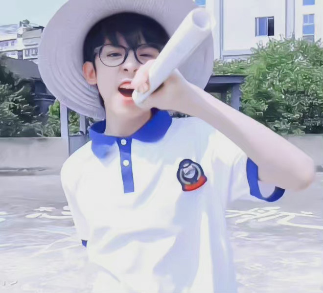 戴眼镜的左航合集 时尚感与斯随意切换 元气又活力的青春少年__财经