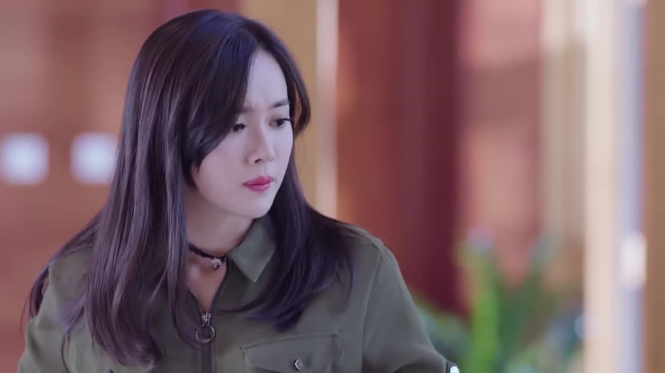 暖爱:霍栀一个人到达目的地,被神秘人骑摩托车撞,有惊无险!__财经头条