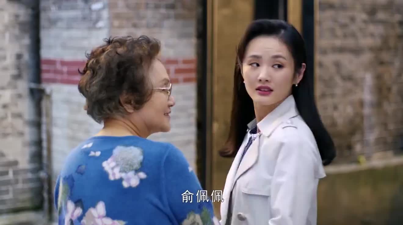 外滩钟声 妻子找丈夫初恋宣誓主权 却发现丈夫依旧听初恋的话