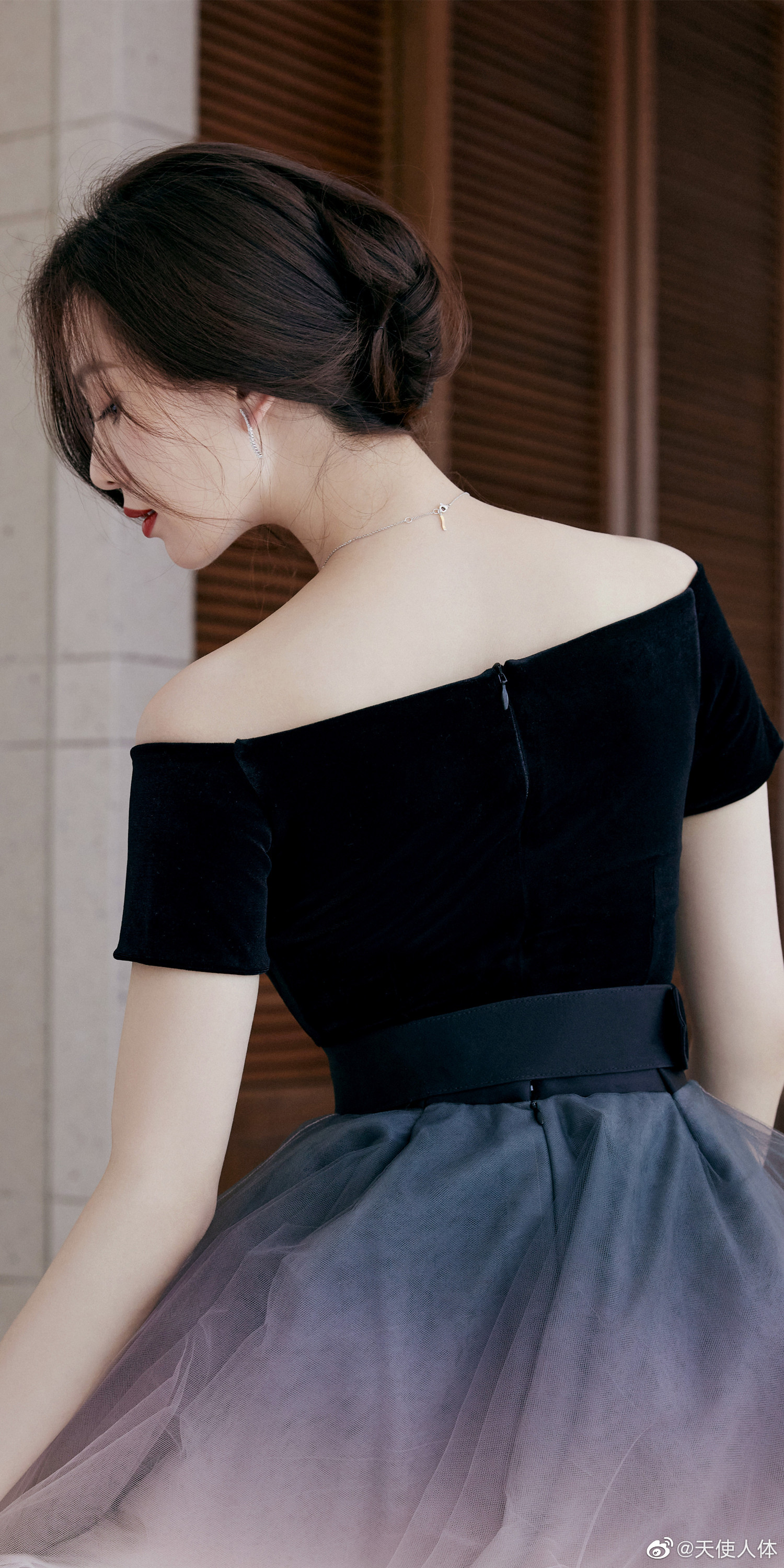 刘诗诗名品美背系列写真壁纸_高清图集_新浪网