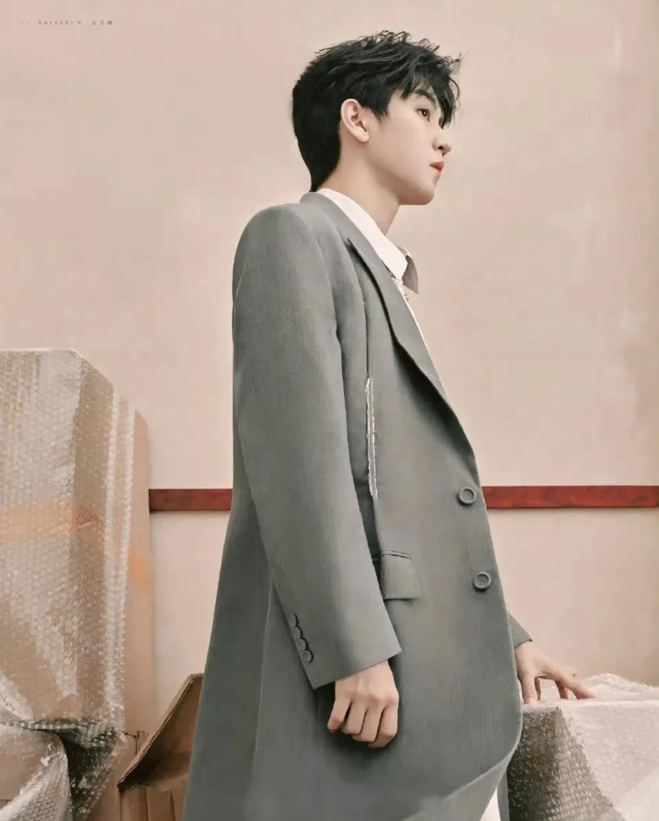 长款西装显短板？这几位明星却完美驾驭，肖战王一博视觉盛宴休闲区蓝鸢梦想 - Www.slyday.coM