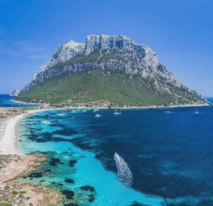 蓝宝石般的意大利撒丁岛,风景如画,身未动心已远!__财经头条